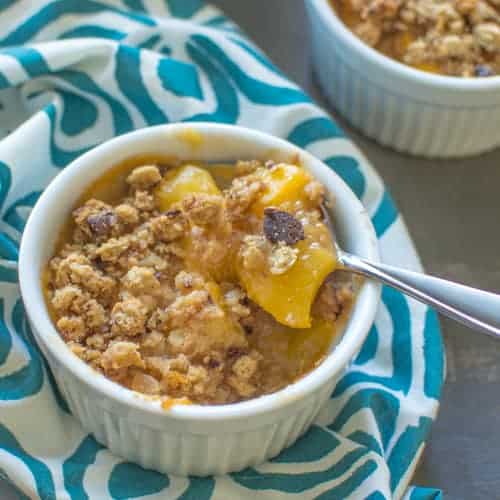 Peach Crumble For Two | healthynibblesandbits.com