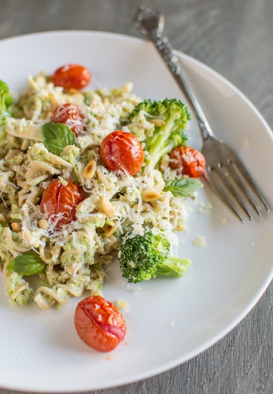 Chicken Fusilli with Broccoli Pesto and Roasted Tomatoes | healthynibblesandbits.com