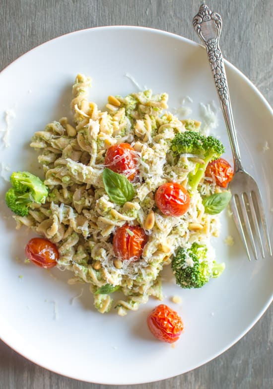 Chicken Fusilli with Broccoli Pesto and Roasted Tomatoes | healthynibblesandbits.com