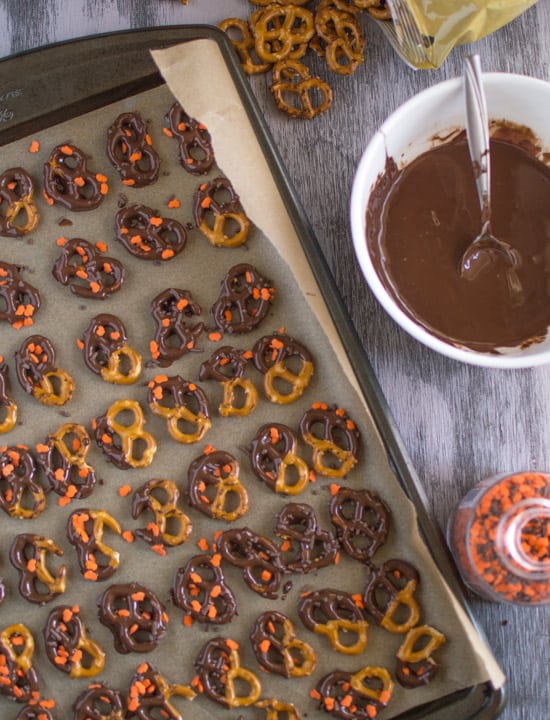 Chocolate-Covered Pretzels | healthynibblesandbits.com