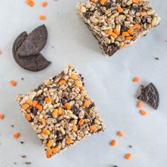 Pumpkin Spice Rice Krispies with Oreos | healthynibblesandbits.com