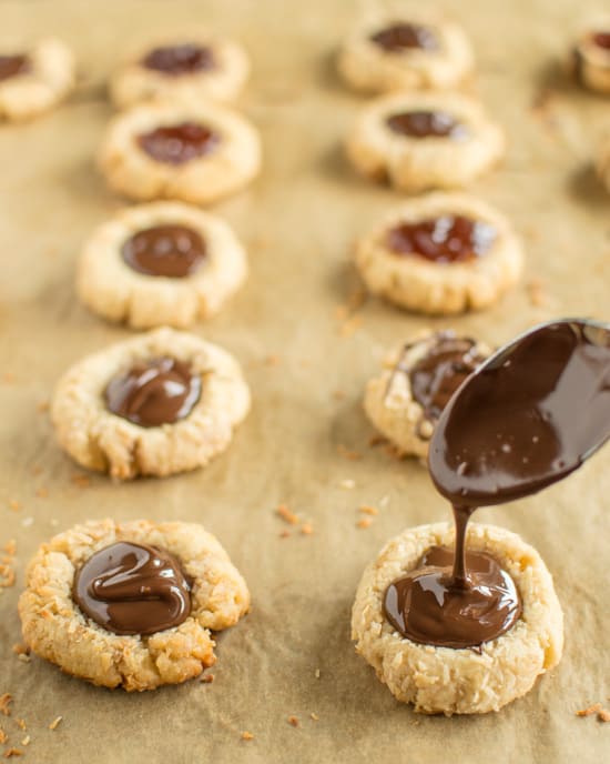 Buttery #vegan Coconut Chocolate Thumbprints that will get you into the holiday spirit! | healthynibblesandbits.com