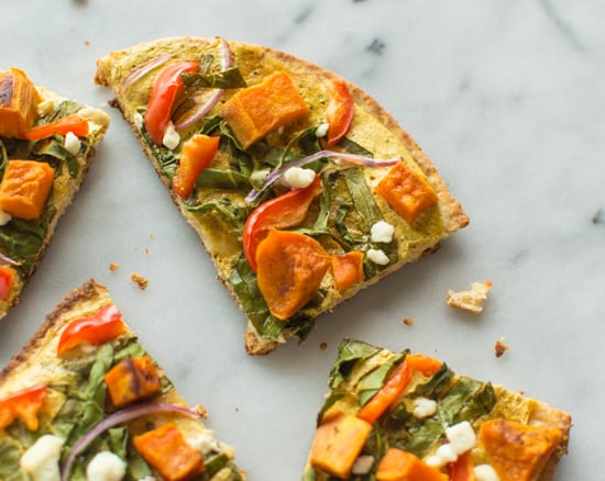 Vegetarian Tandoori Naan Pizza | healthynibblesandbits.com #healthy