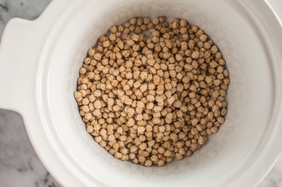 How to Make Slow Cooker Chickpeas | healthynibblesandbits.com @healthynibs