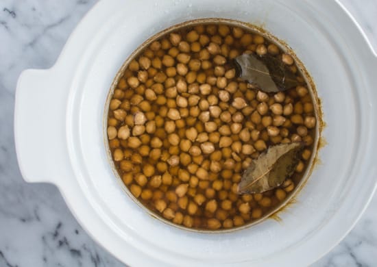 How to Make Slow Cooker Chickpeas | healthynibblesandbits.com @healthynibs