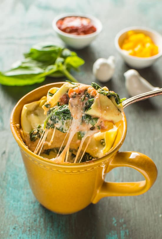 You can make delicious, fresh lasagna in a mug! All it takes is 15 minutes. Spinach Ricotta Lasagna In A Mug | healthynibblesandbits.com