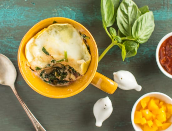 You can make delicious, fresh lasagna in a mug! All it takes is 15 minutes. Spinach Ricotta Lasagna In A Mug | healthynibblesandbits.com