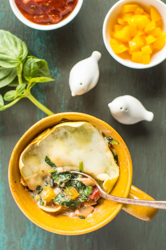 You can make delicious, fresh lasagna in a mug! All it takes is 15 minutes. Spinach Ricotta Lasagna In A Mug | healthynibblesandbits.com