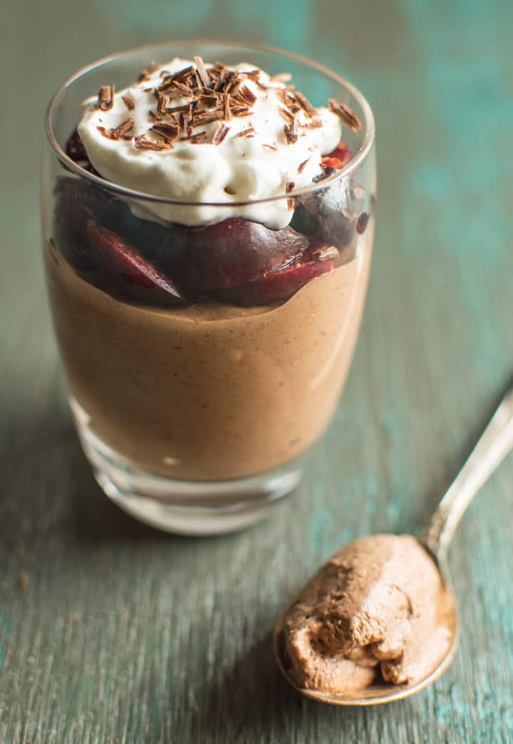 Black Forest Mousse - decadent, rich, and creamy vegan delight that's ready with FIVE ingredients only! | healthynibblesandbits.com