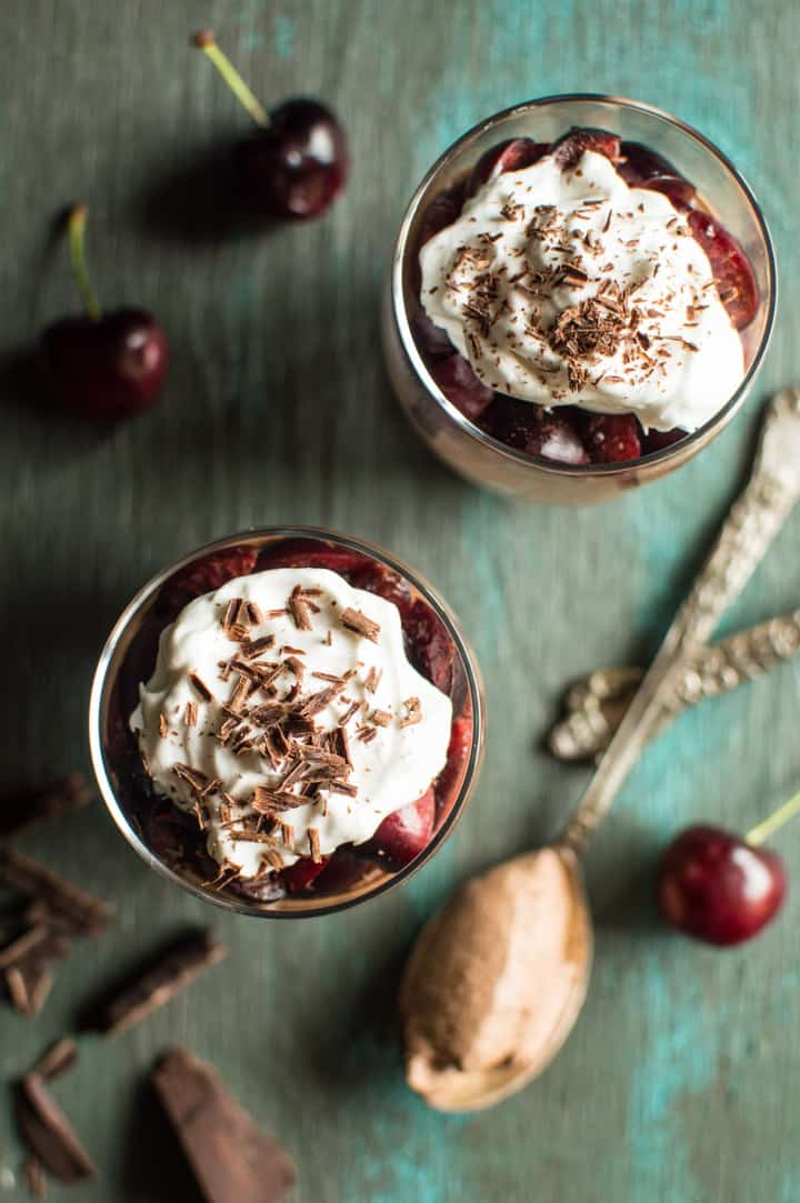 Black Forest Mousse - decadent, rich, and creamy vegan delight that's ready with FIVE ingredients only! | healthynibblesandbits.com