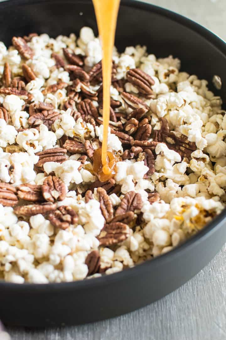 Bourbon Paprika Pecan Popcorn - a healthy caramel popcorn made with NO REFINED SUGAR and ready in 30 minutes! | healthynibblesandbits.com