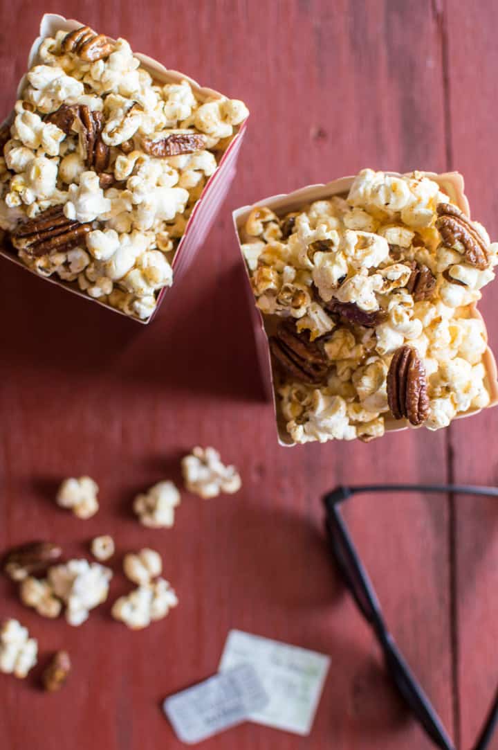 Bourbon Vanilla Paprika Popcorn - a healthy caramel popcorn made with NO REFINED SUGAR and ready in 30 minutes! | healthynibblesandbits.com