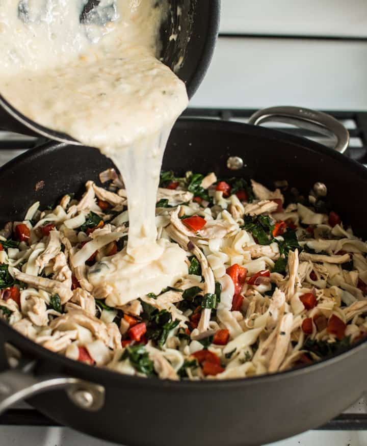 Low Carb Chicken Tetrazzini - this gluten-free cheesy wonder uses tofu shirataki noodles instead of pasta! | healthynibblesandbits.com