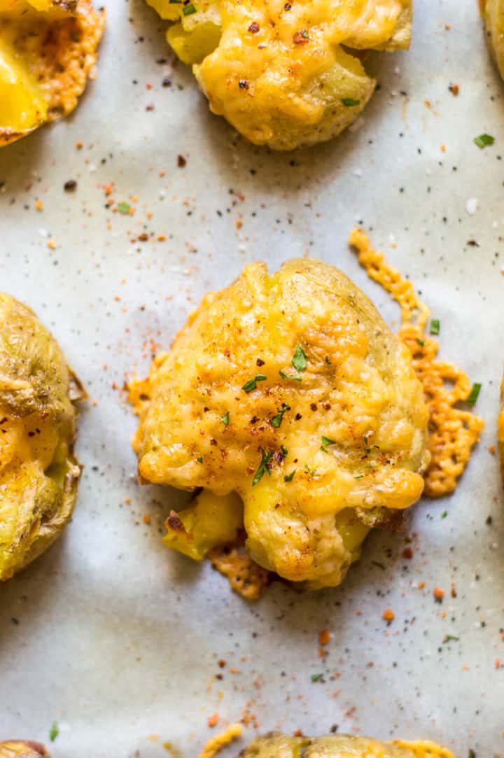 Smoked Gouda Smashed Potatoes - this side dish is perfect for weeknights or for game day! | healthynibblesandbits.com