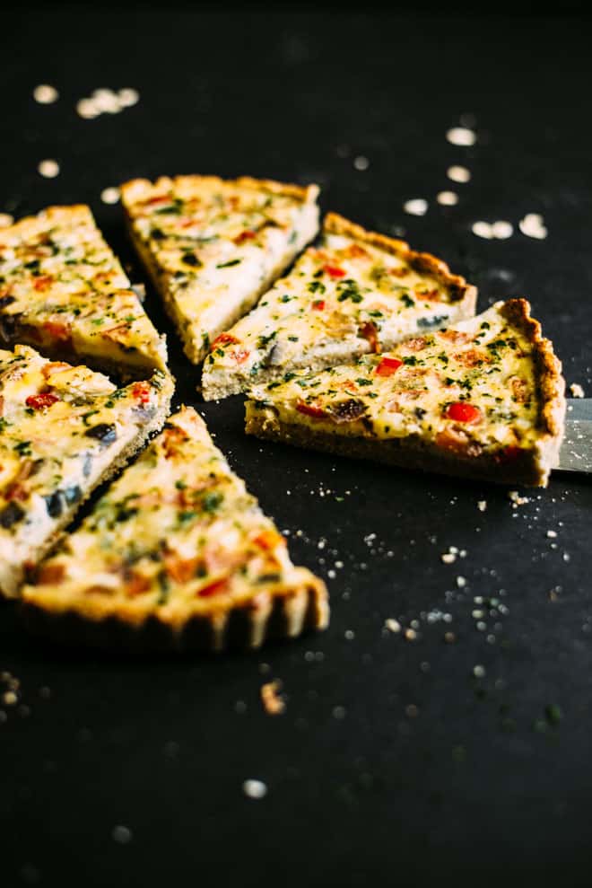 Mexican Quiche with Oat and Almond Crust - this healthy quiche is filled with Mexican flavors and an easy press-in oat and almond crust! by Lisa Lin of healthynibblesandbits.com