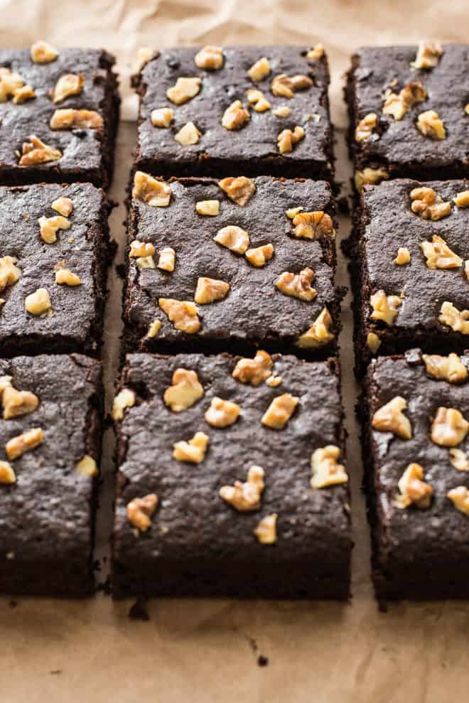 Spiced Paleo Brownies - super easy dessert that's naturally sweetened and gluten free! by Lisa Lin of healthynibblesandbits.com