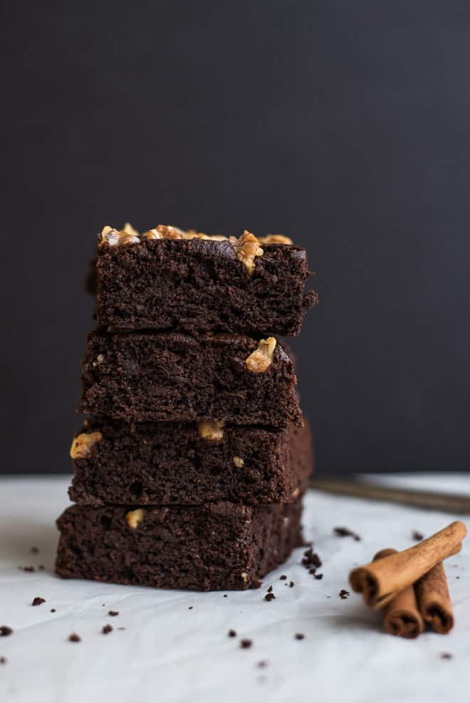 Spiced Paleo Brownies - super easy dessert that's naturally sweetened and gluten free! by Lisa Lin of healthynibblesandbits.com