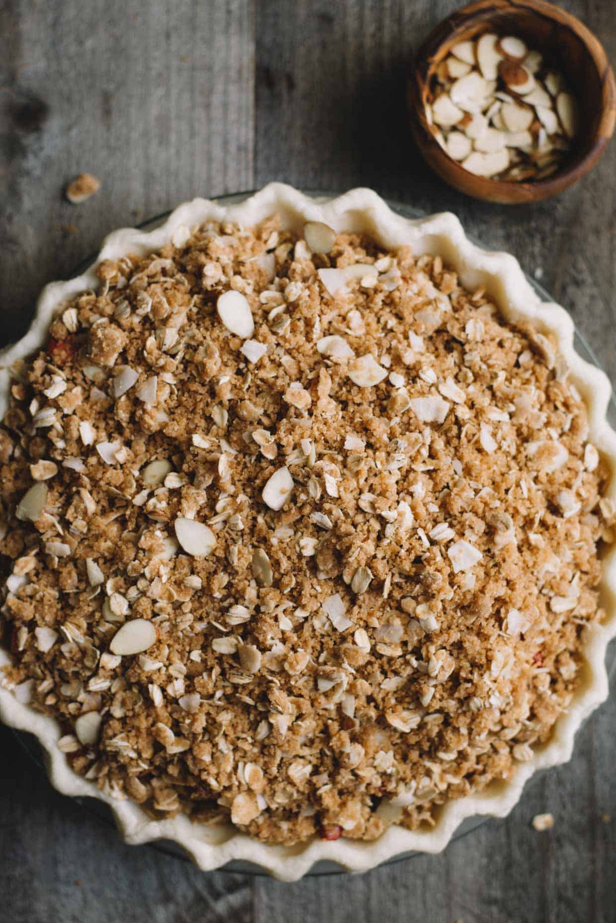 Gluten-Free Strawberry Rhubarb Pie with Crumb Topping - delicious spring pie by @healthynibs