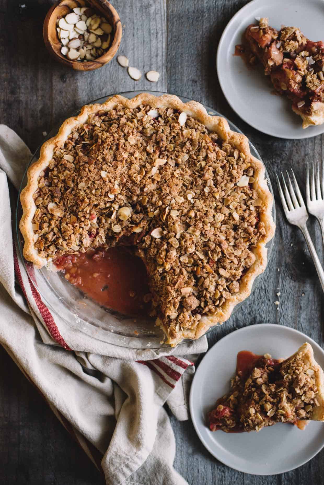 Gluten-Free Strawberry Rhubarb Pie with Crumb Topping - delicious spring pie by @healthynibs