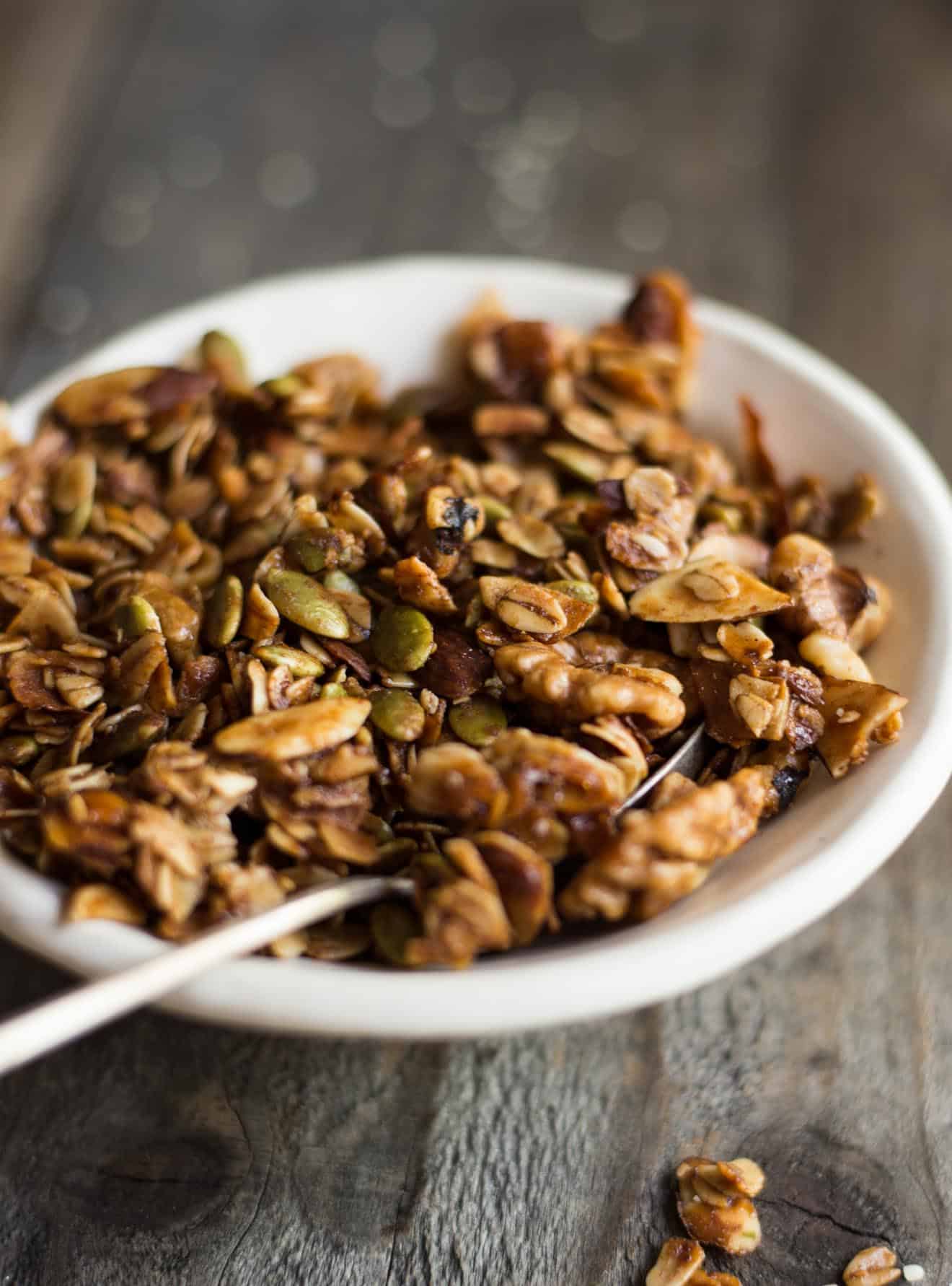 Easy Healthy Granola Recipe with Oats, Honey & Nuts | Healty Nibbles