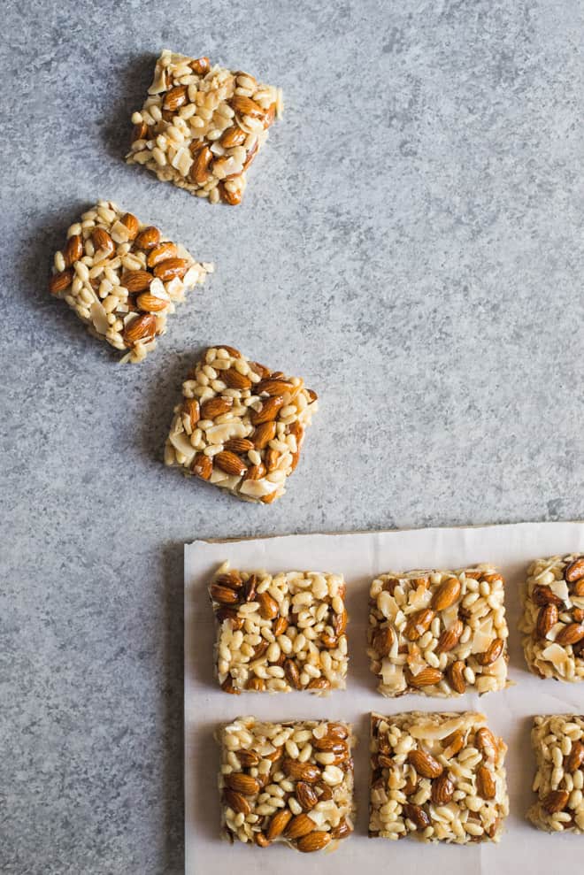 No-Bake Almond Coconut Crispy Rice Bars - these healthy crispy rice bars are perfect as a gluten free snack! 7 ingredients only! by @healthynibs