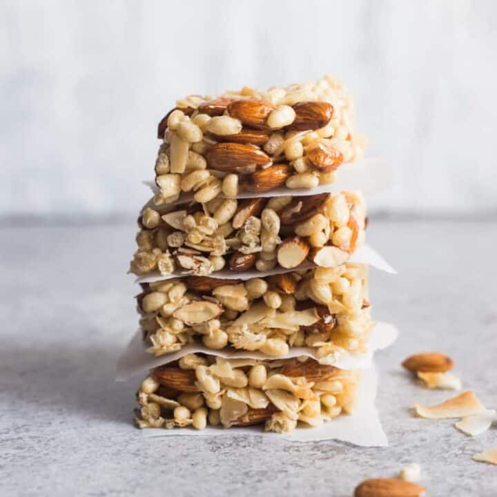 Almond Coconut Crispy Rice Bars - these healthy crispy rice bars are perfect as a gluten free snack! 7 ingredients only! by @healthynibs