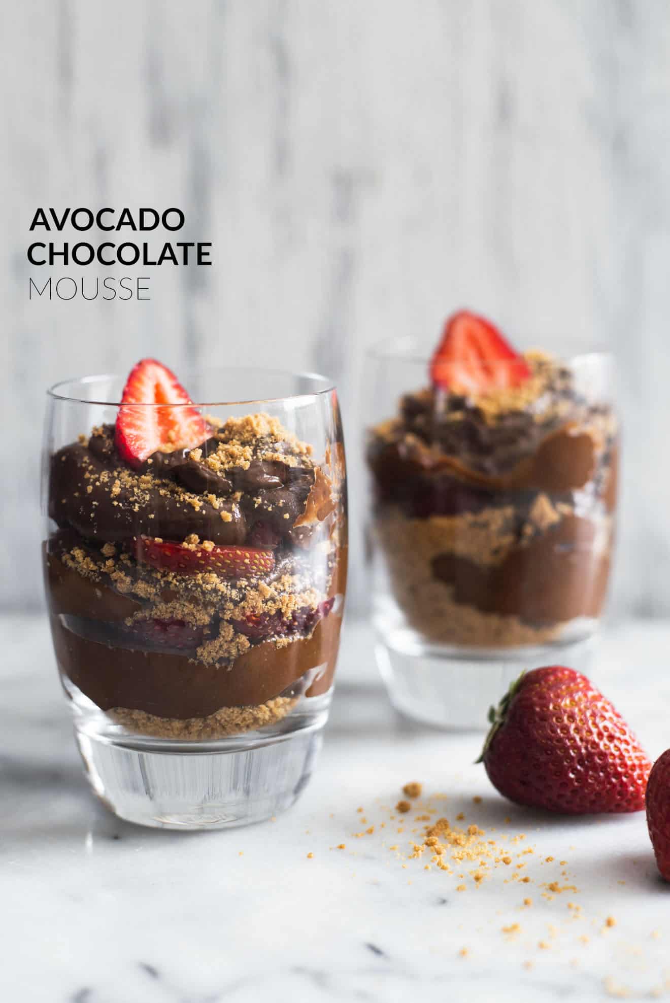 Avocado Chocolate Mousse with Graham Cracker Crust - This healthy avocado chocolate mousse is the perfect dessert. Requires only 6 ingredients to make! by @healthynibs