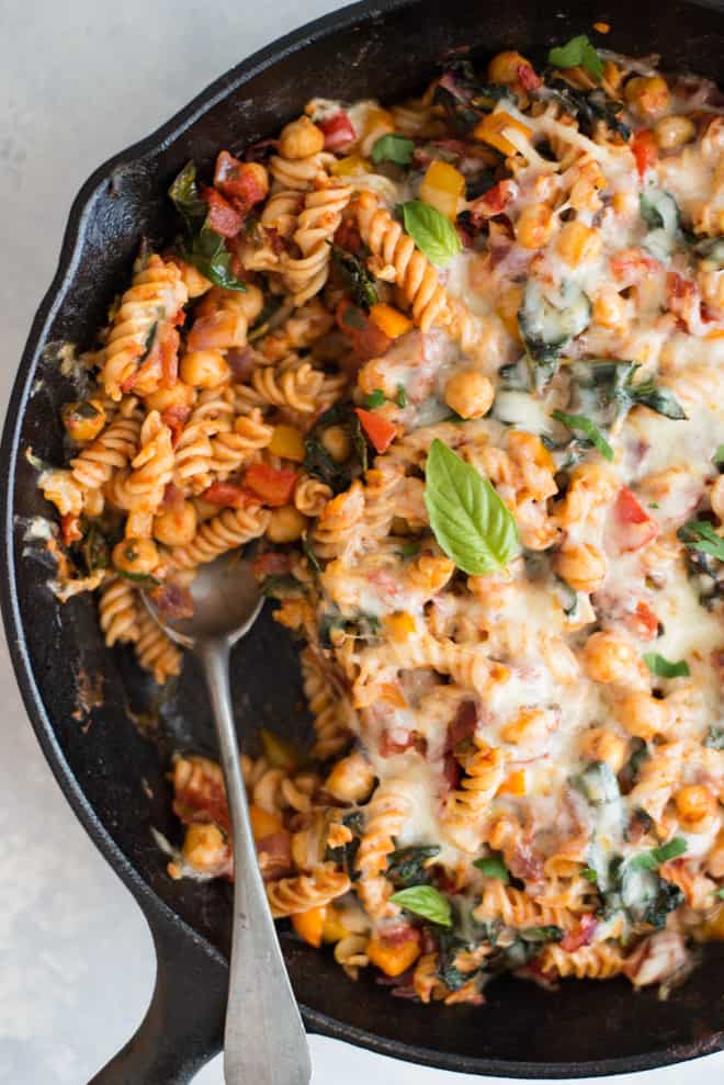 Chickpea Pasta with Smoked Mozzarella - this quick and easy vegetarian meal is perfect for weeknights. It's also gluten free! by @healthynibs