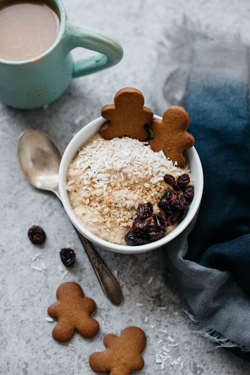 Gingerbread Overnight Oats - an easy breakfast recipe filled with gingerbread flavors! by @healthynibs