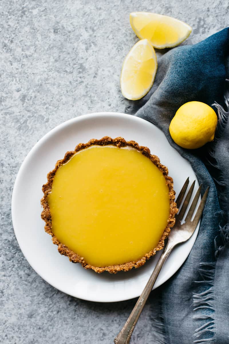 Mini Gluten-Free Lemon Tarts - sharp lemon curd is paired with a gluten-free nut flour and graham cracker crust. by @healthynibs