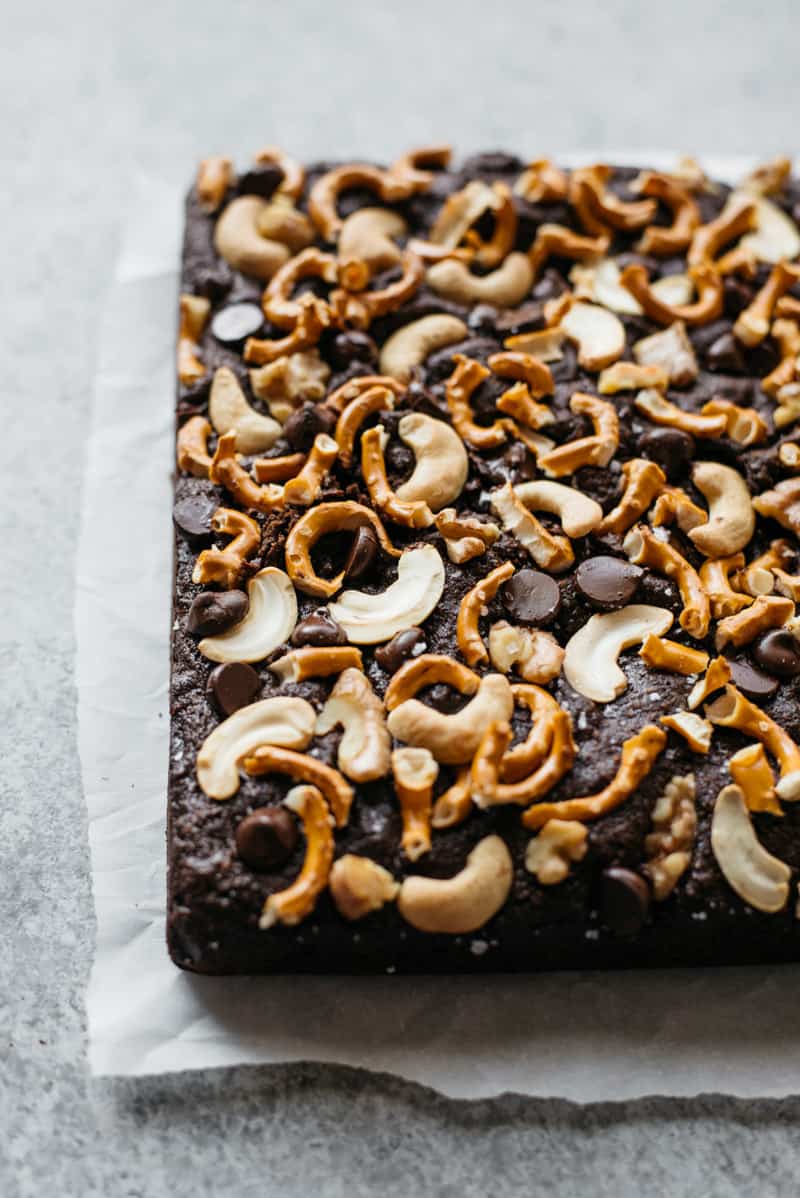 Gluten-Free Brownies Recipe - gluten-free brownies topped with salted pretzels, cashews and chocolate chips!