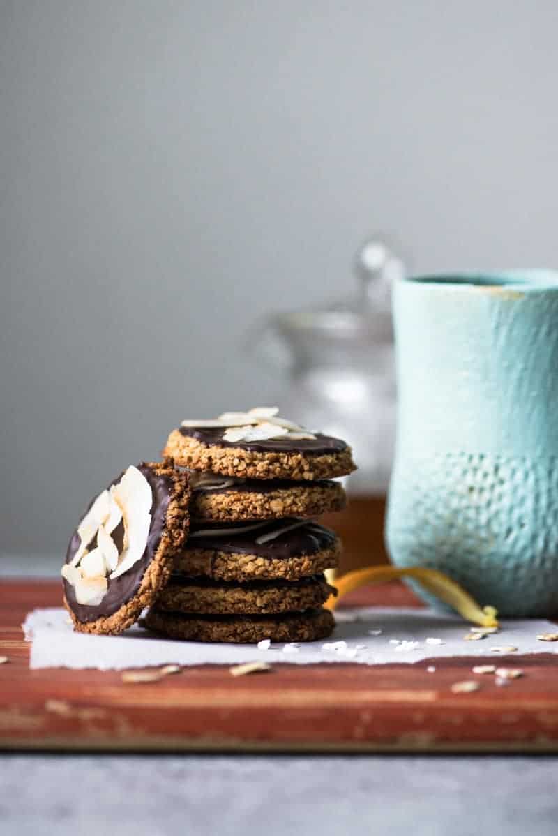 Chocolate Orange Oat Biscuits - healthy biscuits made with just 7 ingredients. Plus, they're low in sugar! by @healthynibs