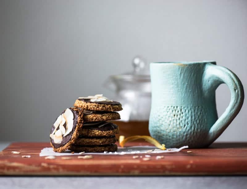 Chocolate Orange Oat Biscuits - healthy biscuits made with just 7 ingredients. Plus, they're low in sugar! by @healthynibs