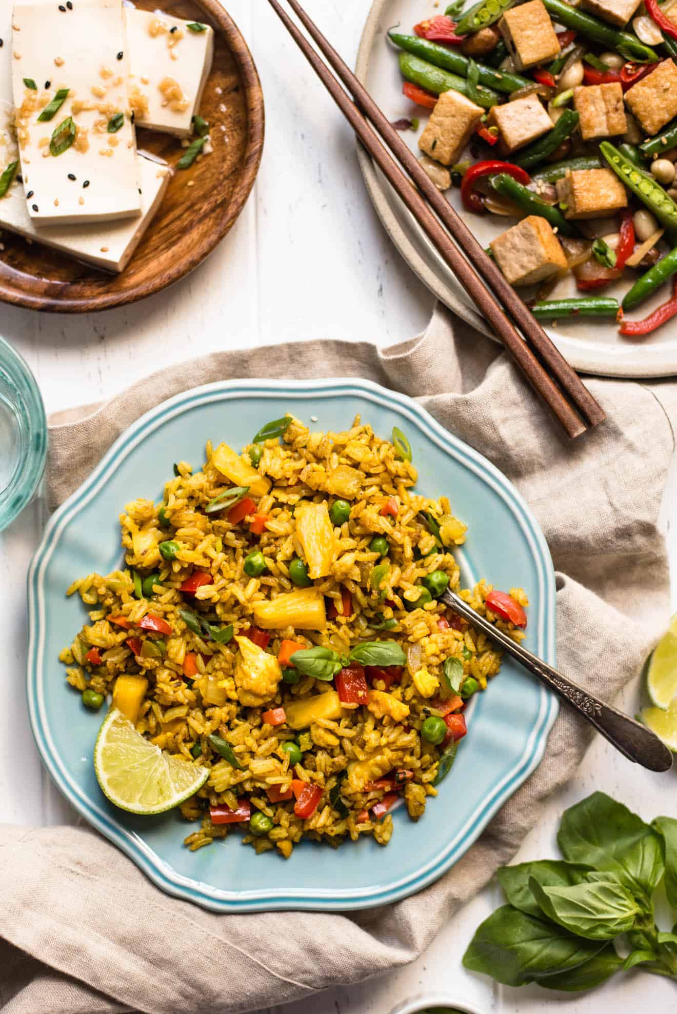 HEALTHY Pineapple Fried Rice: easy dinner ready in 30 minutes! It's seasoned with turmeric, coriander and fresh pineapple!