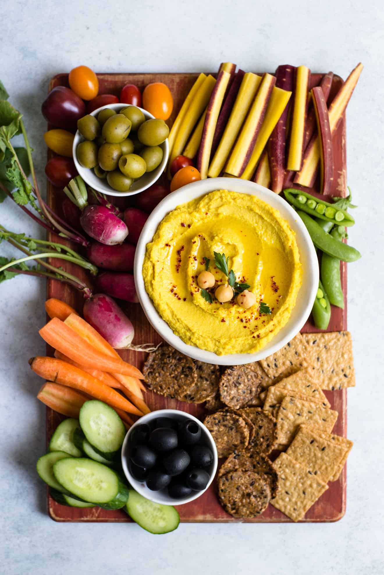 GOLDEN Turmeric Hummus - an easy and healthy vegan hummus that is great as a snack!