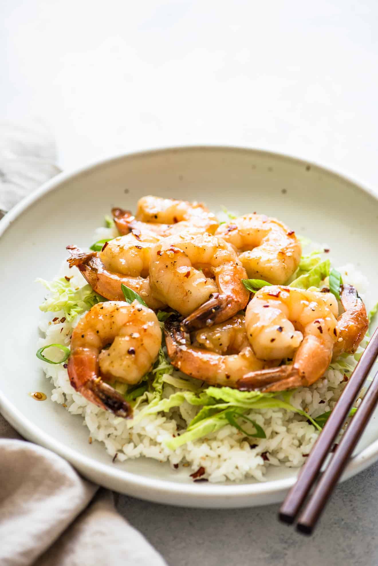 This mouth-watering Honey Chili Garlic Shrimp takes only 15 minutes to make!