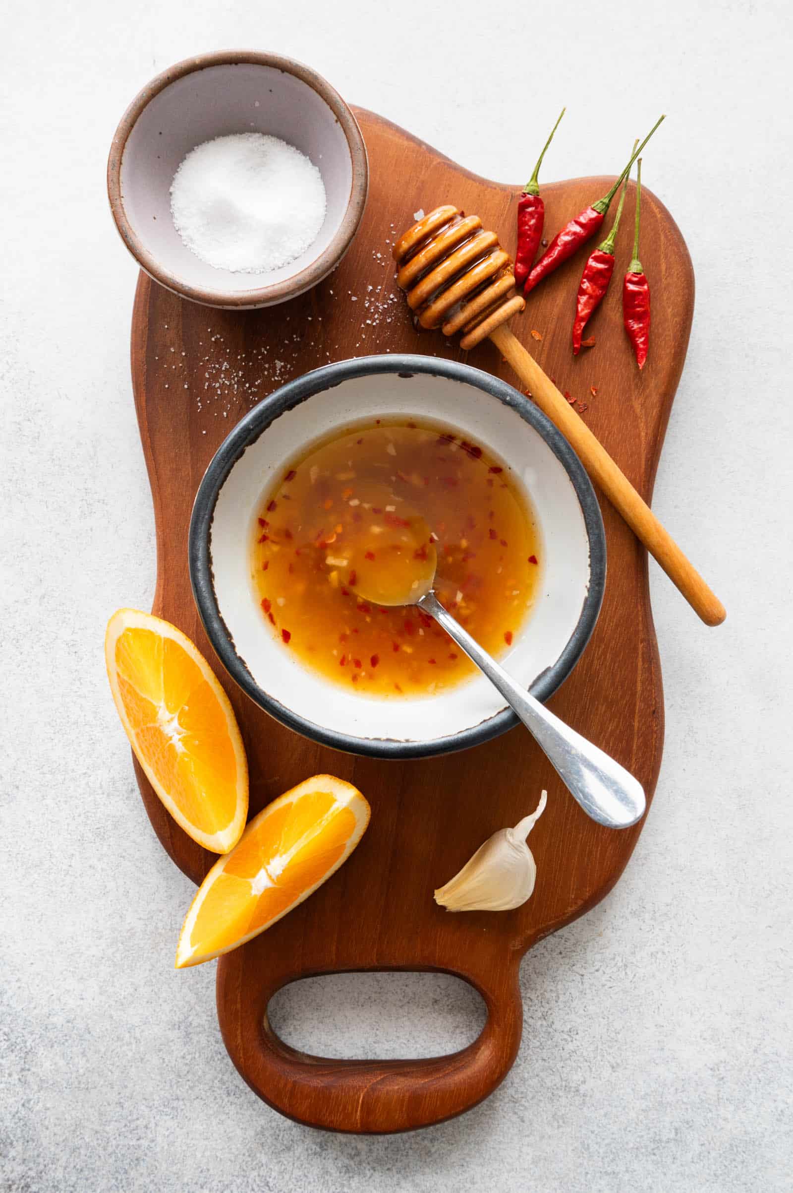 Sweet chlii sauce that is naturally sweetened with honey and orange juice 