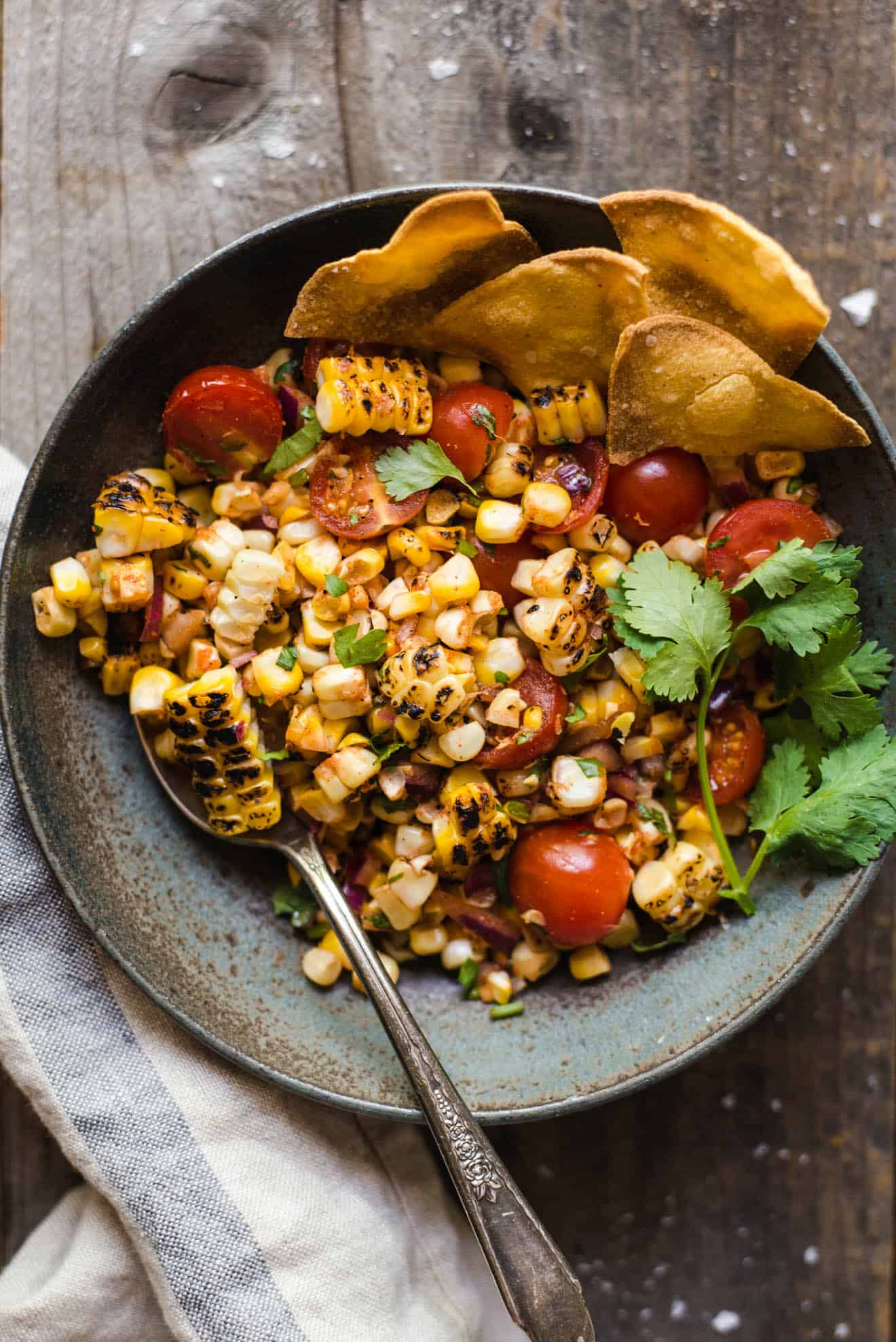 EASY Grilled Corn Salsa (without the BBQ Grill) - This simple grilled corn salsa is prepared with the corn grilled right on the stove! Great for parties and gatherings!