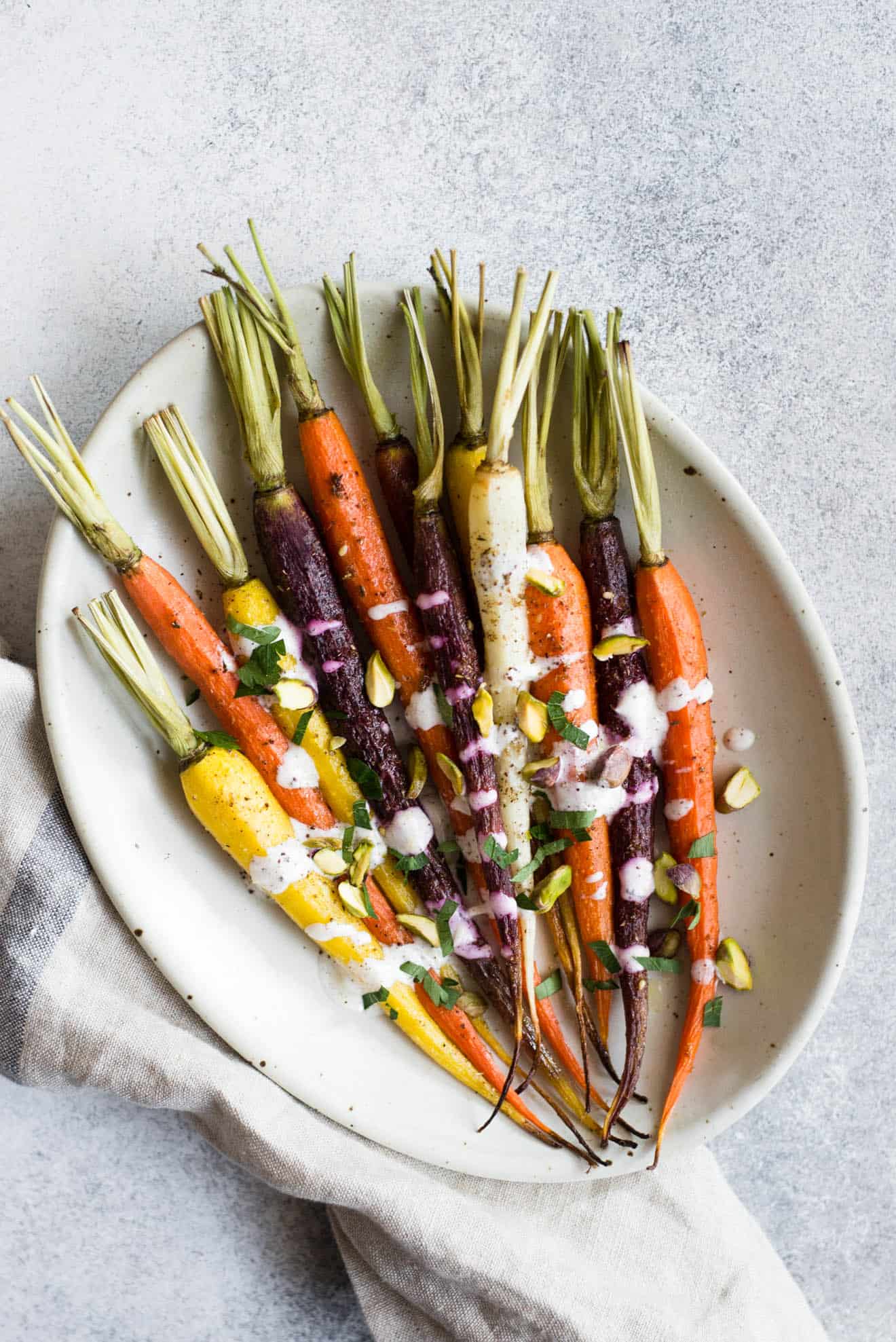 Za'atar Roasted Carrots with Sumac Yogurt Sauce - an easy and healthy holiday side dish! 