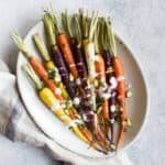 Za'atar Roasted Carrots with Sumac Yogurt Sauce - an easy and healthy holiday side dish! #healthyrecipe #sidedish #vegetarian #carrots