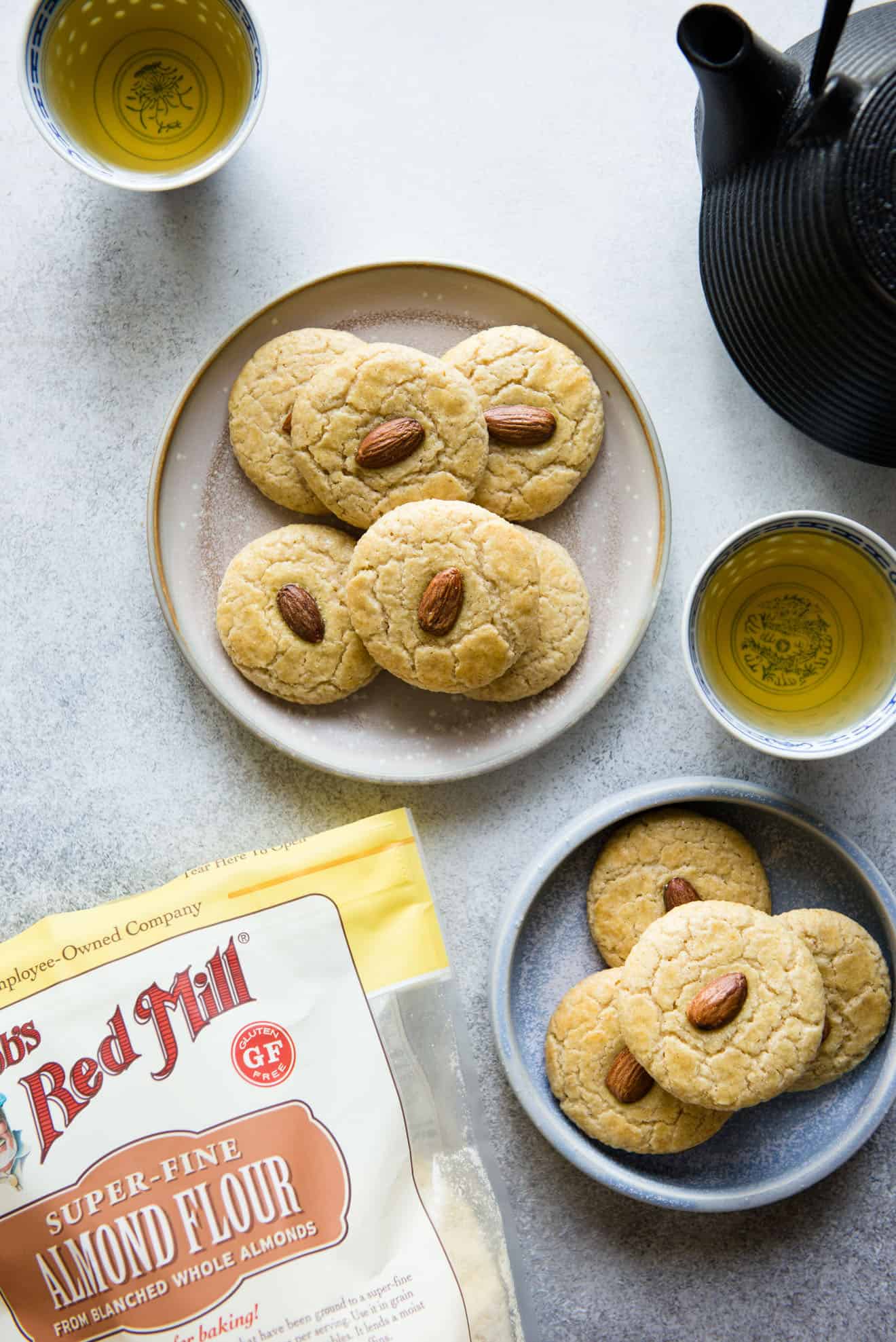 Gluten-Free Chinese Almond Cookies - great for the holiday season or for any party! #dessert #glutenfree