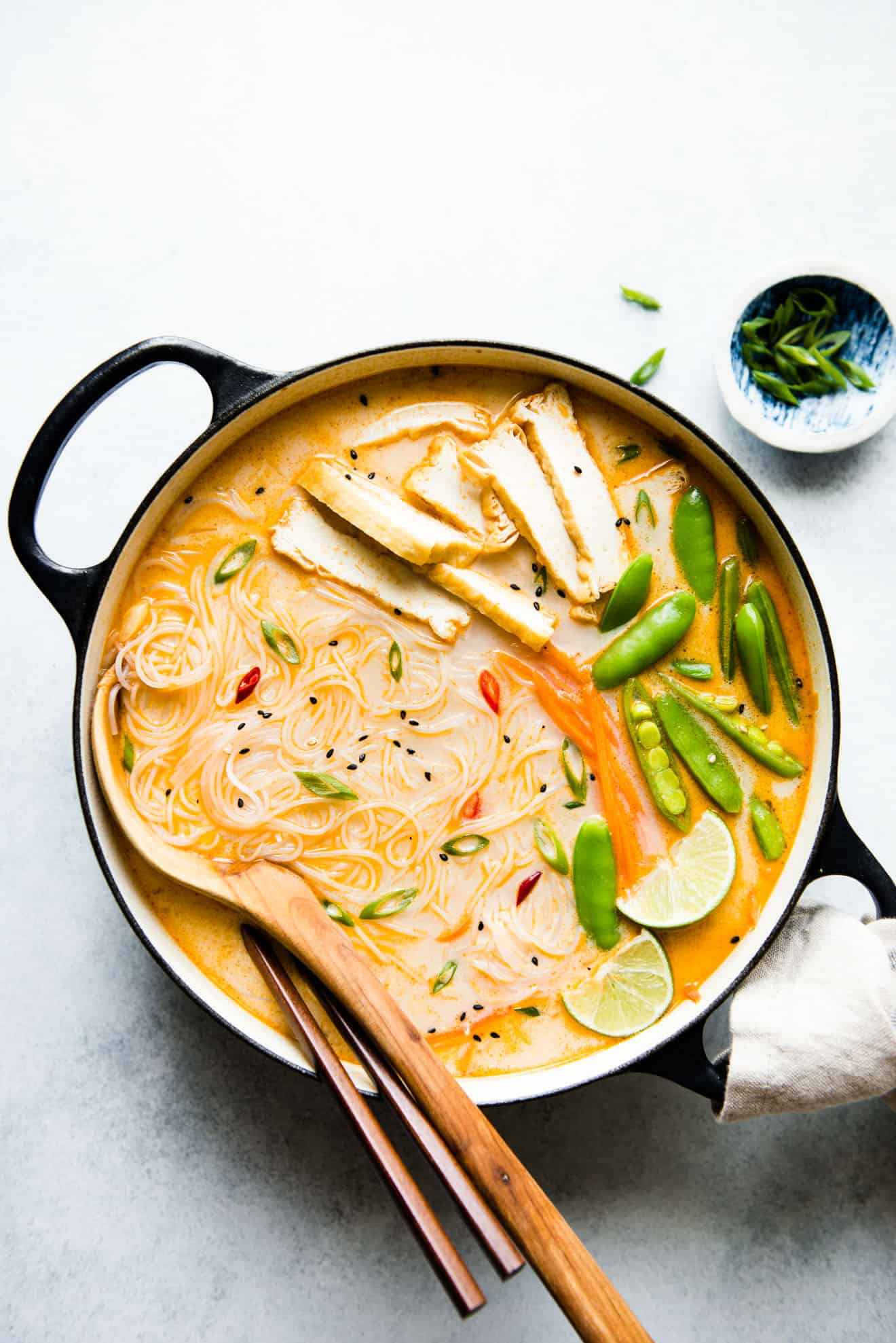 Vegan tofu noodle soup - Easy 25 minutes Asian soup recipe