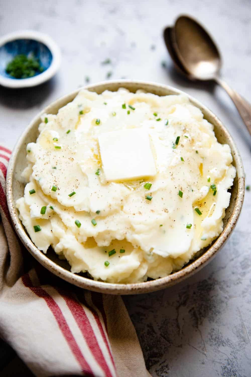 bowl of creamy mashed potatoes