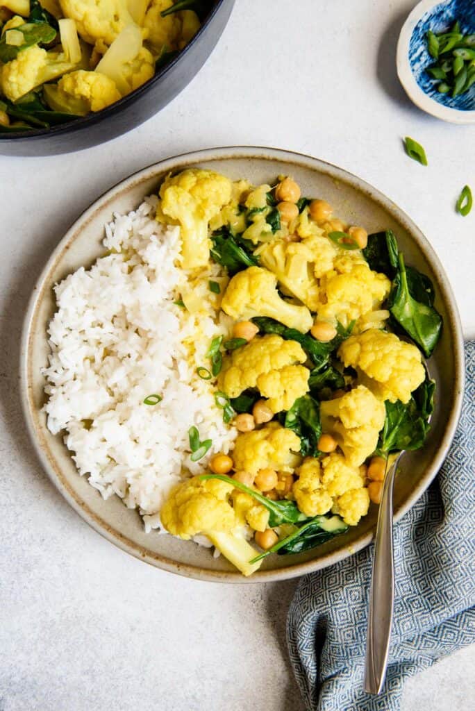 Vegan Cauliflower Curry with Chickpeas & Spinach | Healthy Nibbles by ...