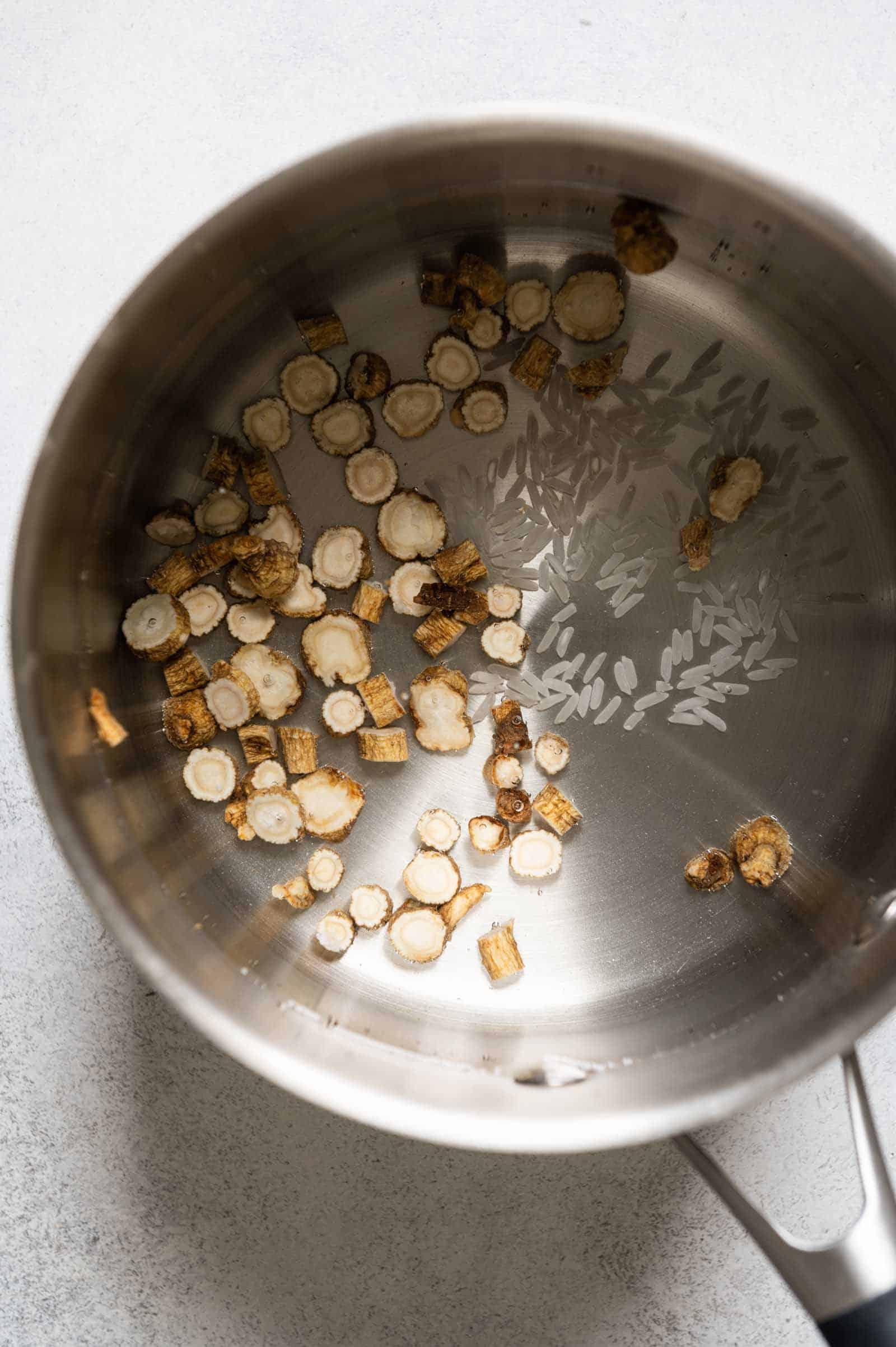 Boiling ginseng and rice