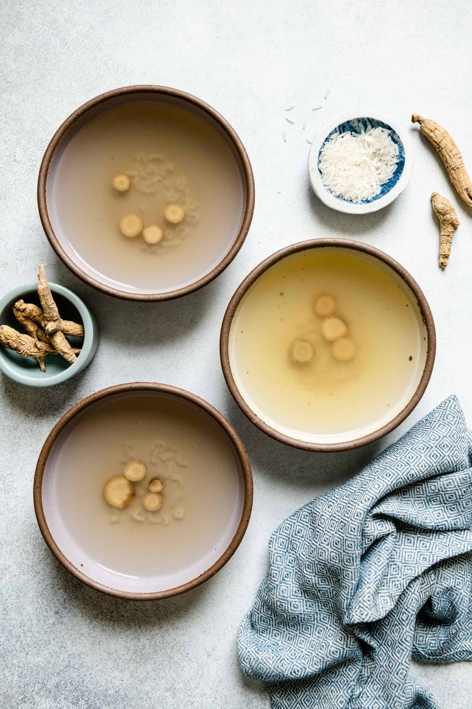Ginseng root and tea in bowls
