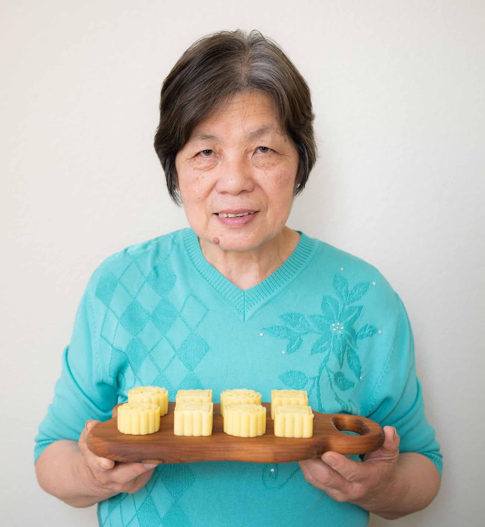 Mama Lin holding mung bean cake